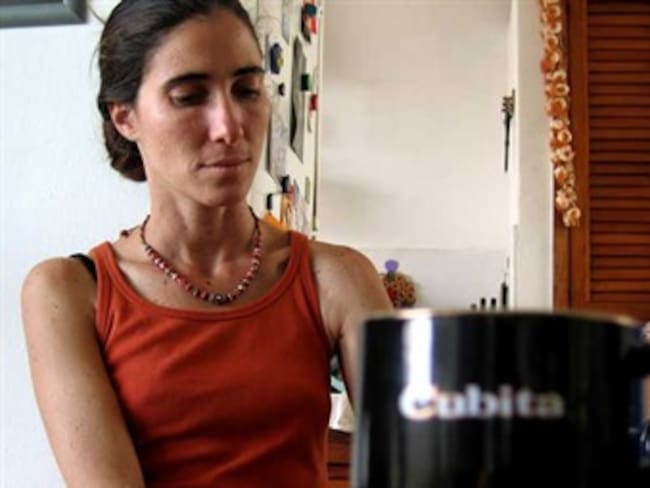 Cuba no habla con oposición pero se las da de mediador en caso colombiano: Yoani Sánchez