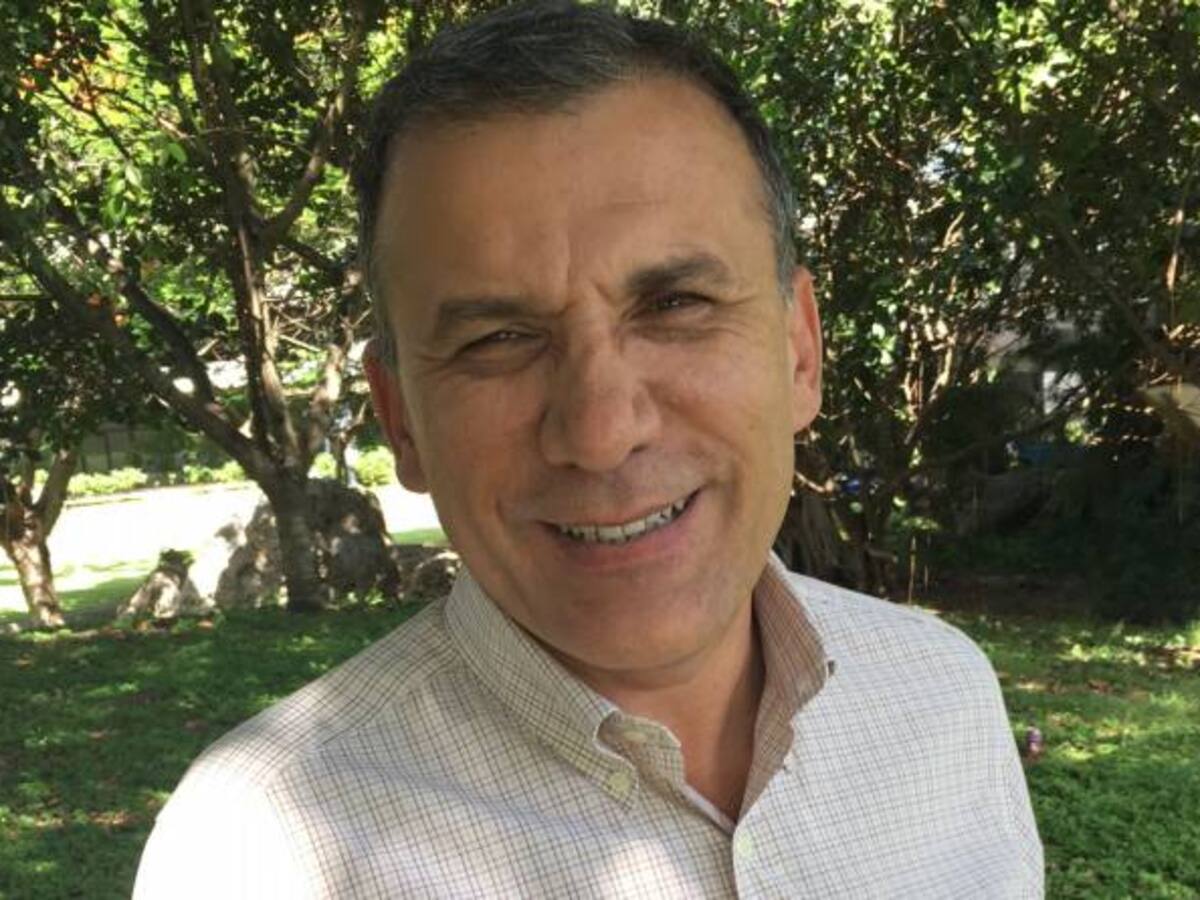 No es cierto que Uribe quiera hablar de paz: Roy Barreras