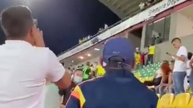 Hinchas de Millonarios en el Alfonso López de Bucaramanga