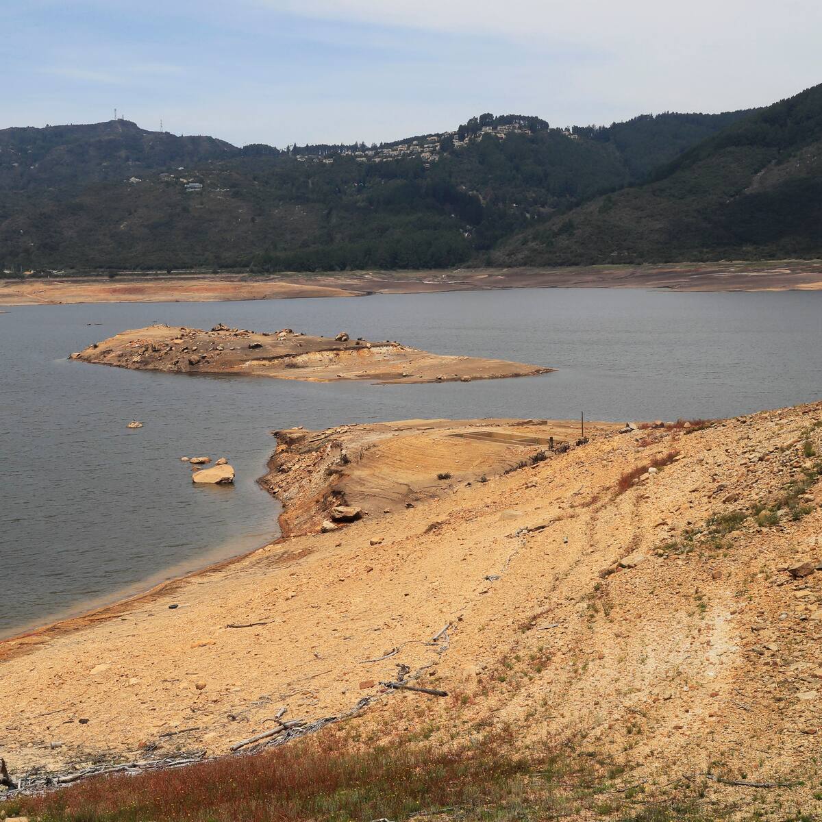Nivel de los embalses aumenta levemente al 30,02 %, ¿se aleja de la línea crítica?