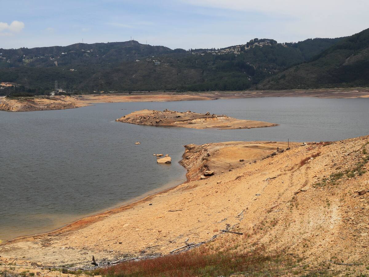 ATENCIÓN: CRA ajustará topes de consumo de agua en estratos del 1 al 6 de Bogotá y límites