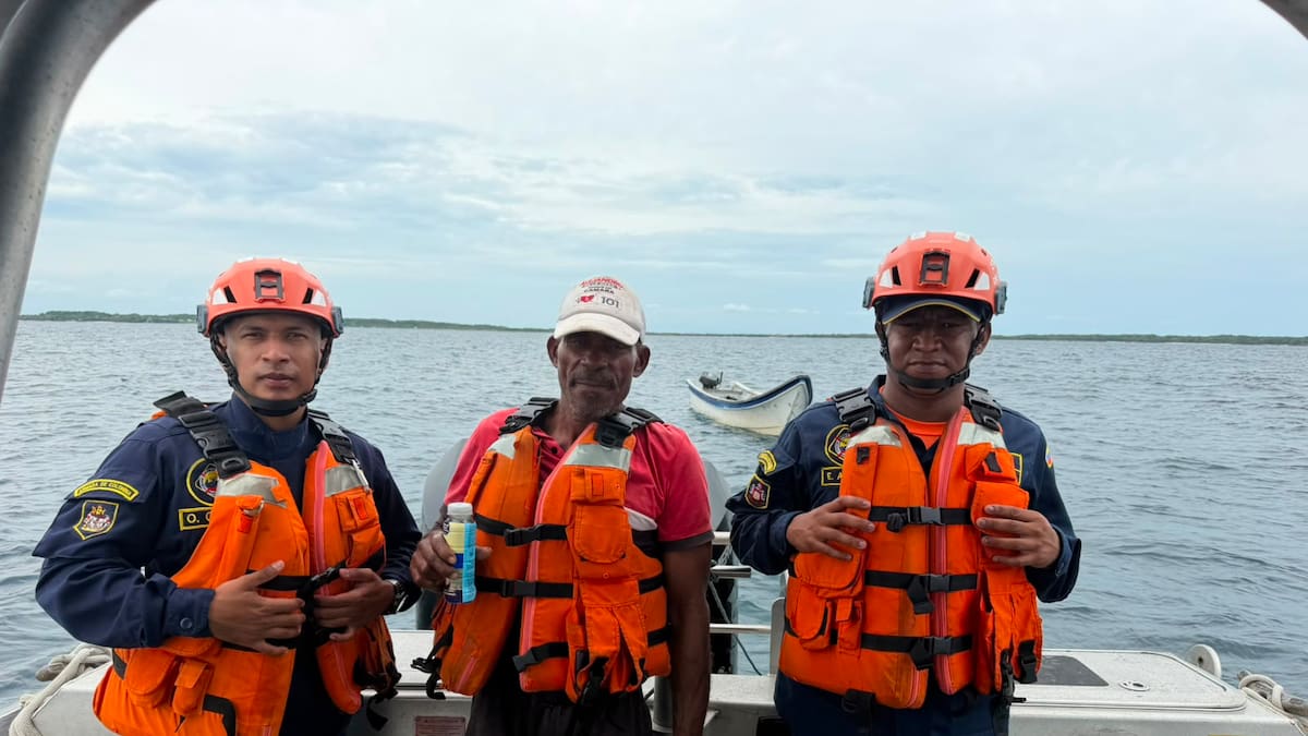 Armada de Colombia rescata a un isleño que duró más de 16 horas a la deriva en el mar