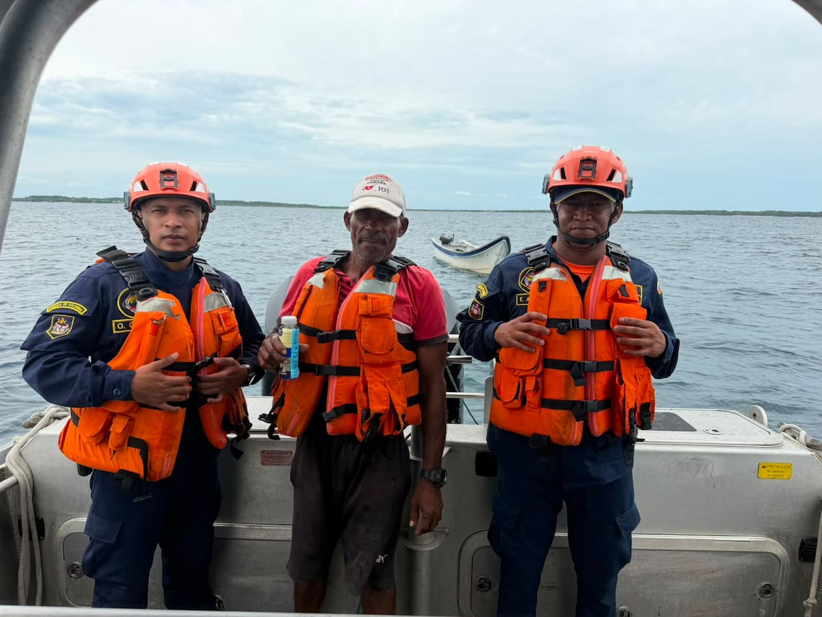 Armada de Colombia rescata a un isleño que duró más de 16 horas a la deriva en el mar
