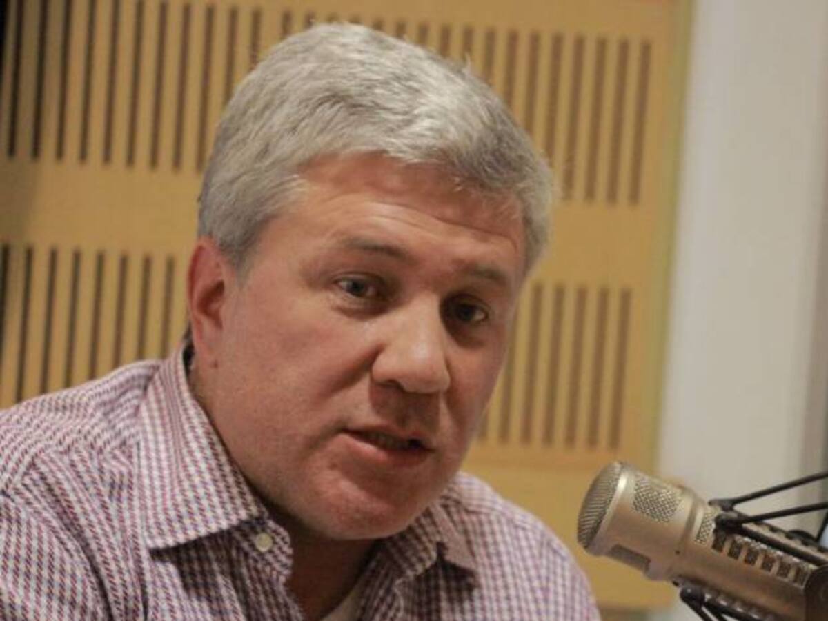 Si el Fiscal tiene pruebas de cuentas en el exterior, le llegó su oportunidad de demostrarlo: Londoño