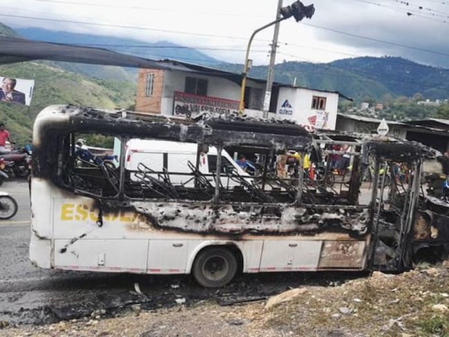 Transportes Calderón perdería contrato por bus escolar incendiado