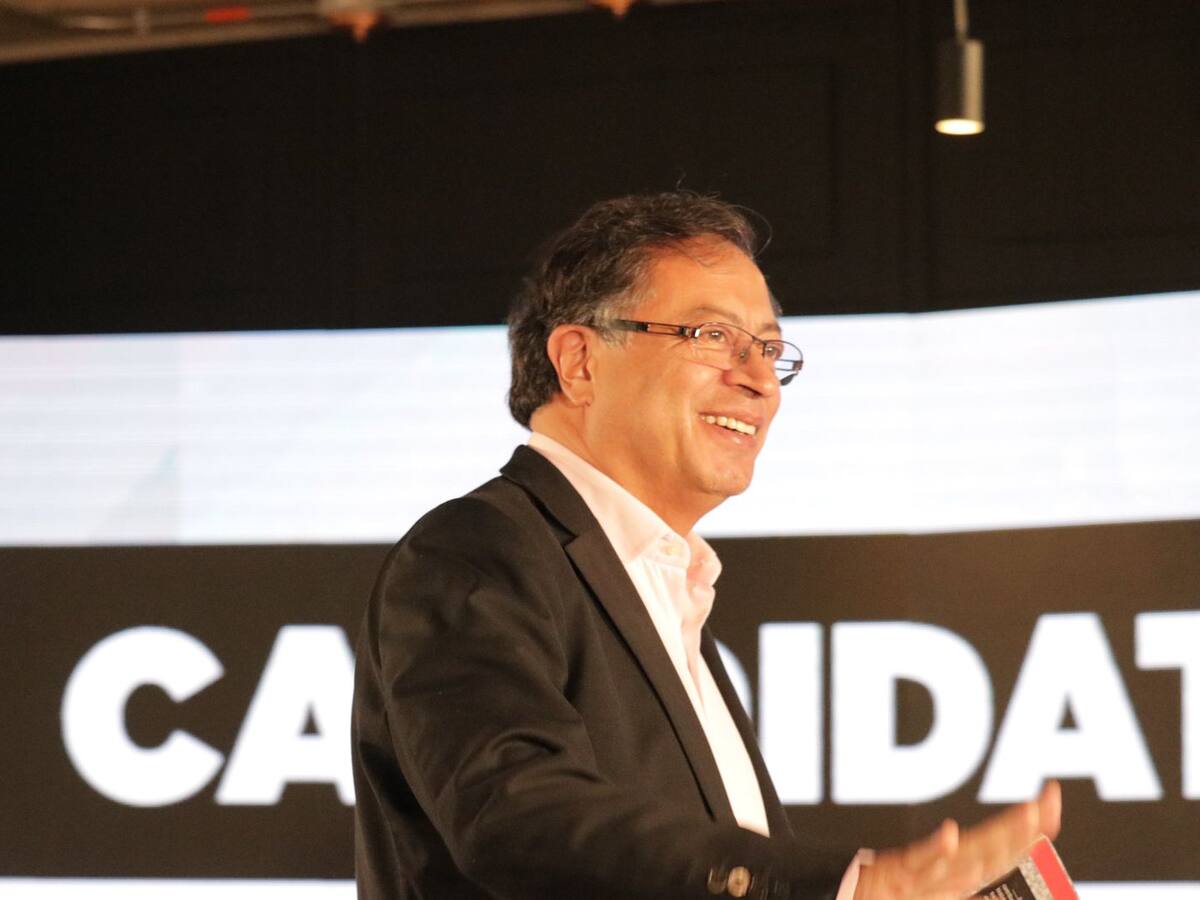 “La procuradora no puede evadir el mandato popular”: Gustavo Petro
