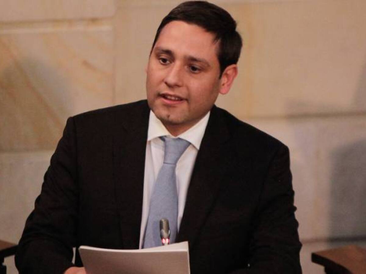 Presidente del Congreso pide al Gobierno radicar proyectos para implementar acuerdos