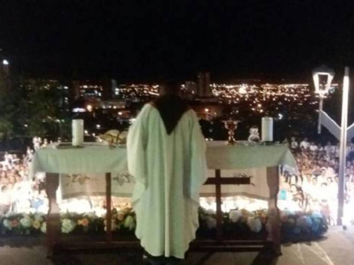 En fotos: Sentido homenaje en colina de San Antonio de Cali a fallecidos del Chapecoense