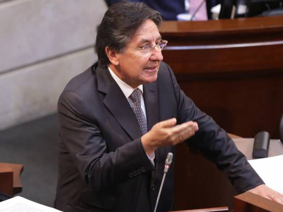 Todas las bancadas debieron votar la JEP: Néstor Humberto Martínez