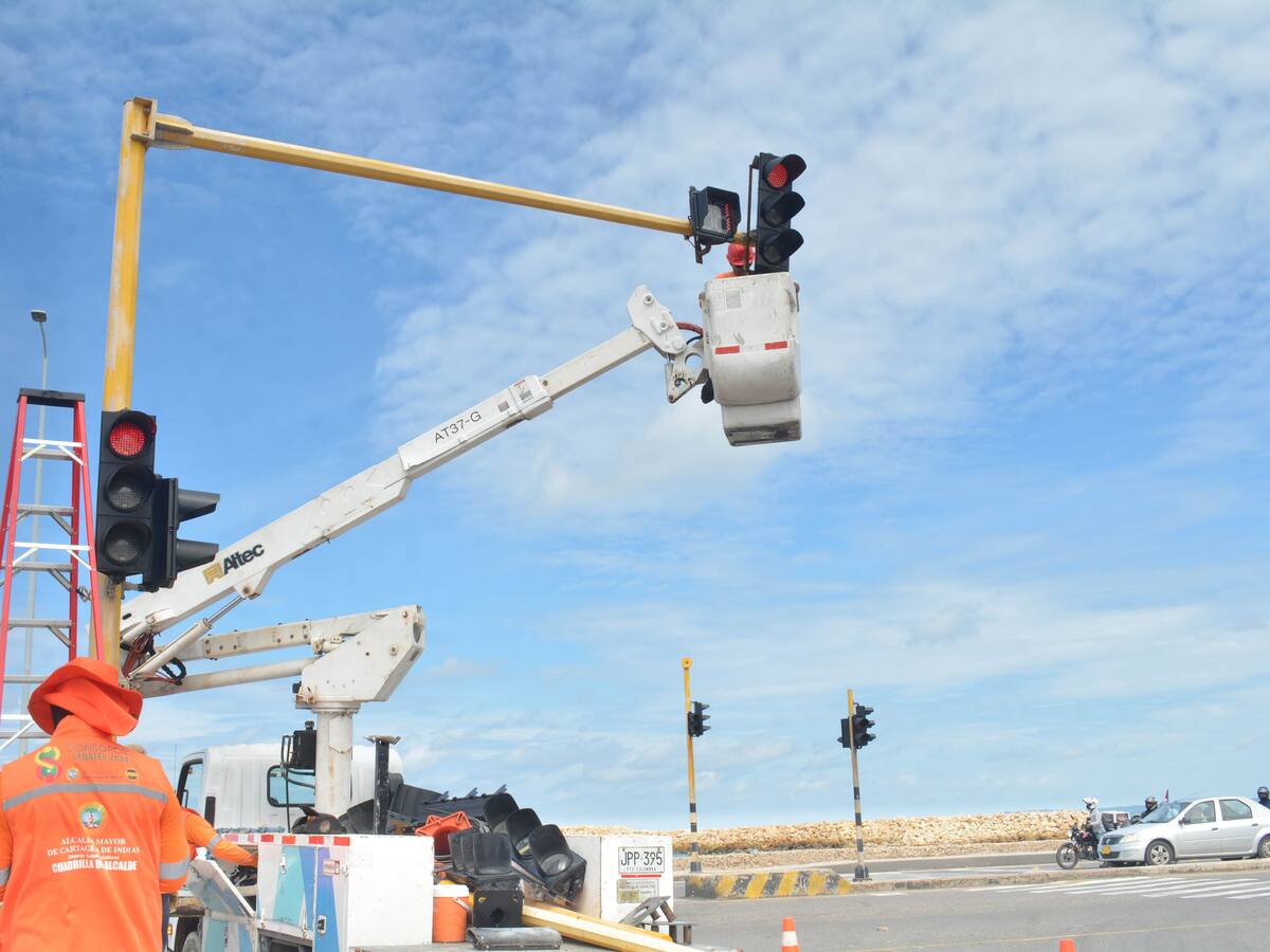 Implementación de Central Semafórica Inteligente en Cartagena avanza en un 90%