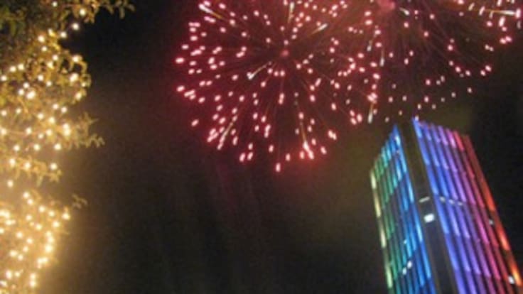 Noche de las velitas en la Torre Colpatria de Bogotá