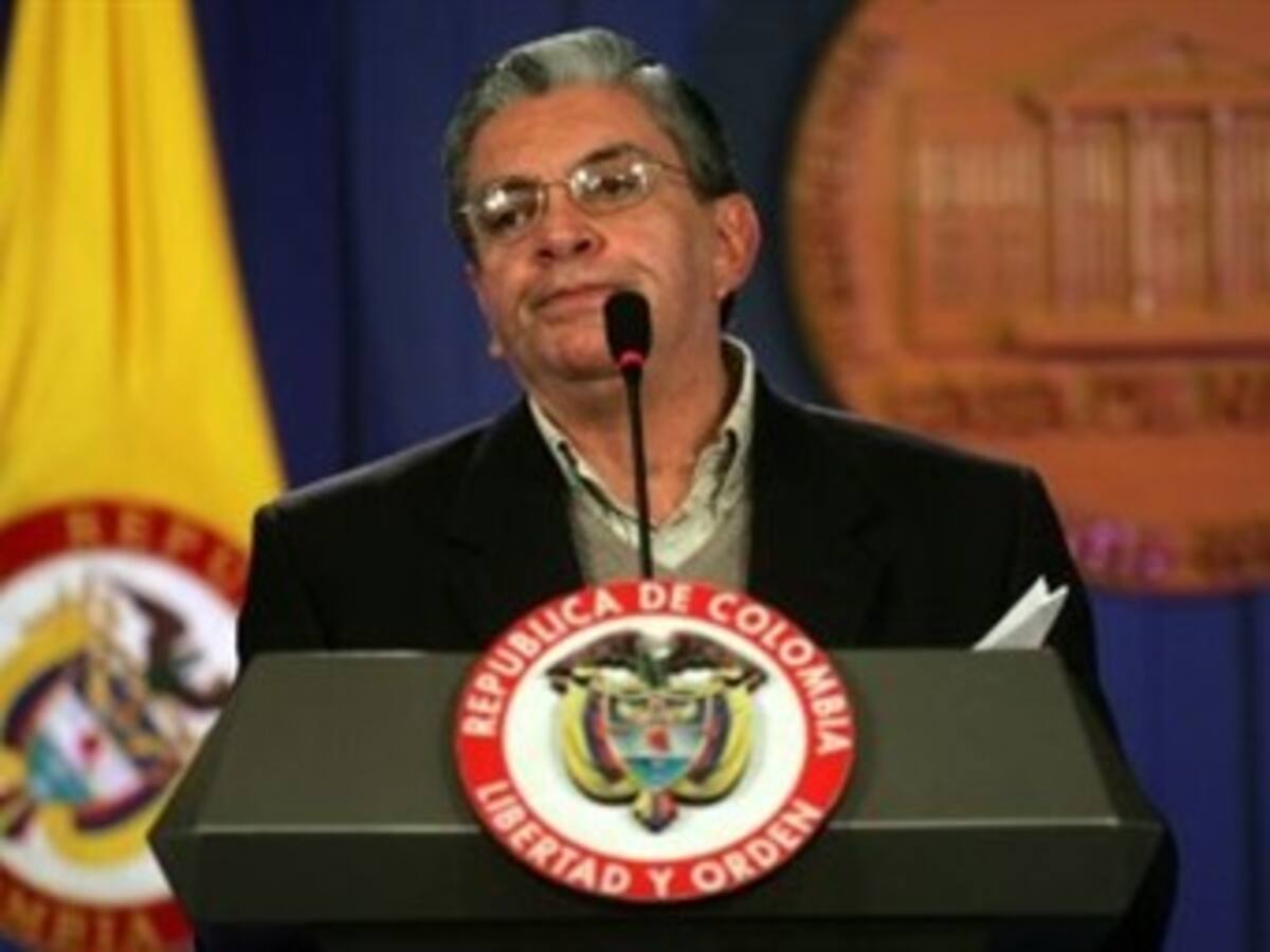 Sólo el Presidente y el Canciller pueden manejar las relaciones exteriores de Colombia: Valencia Cossio
