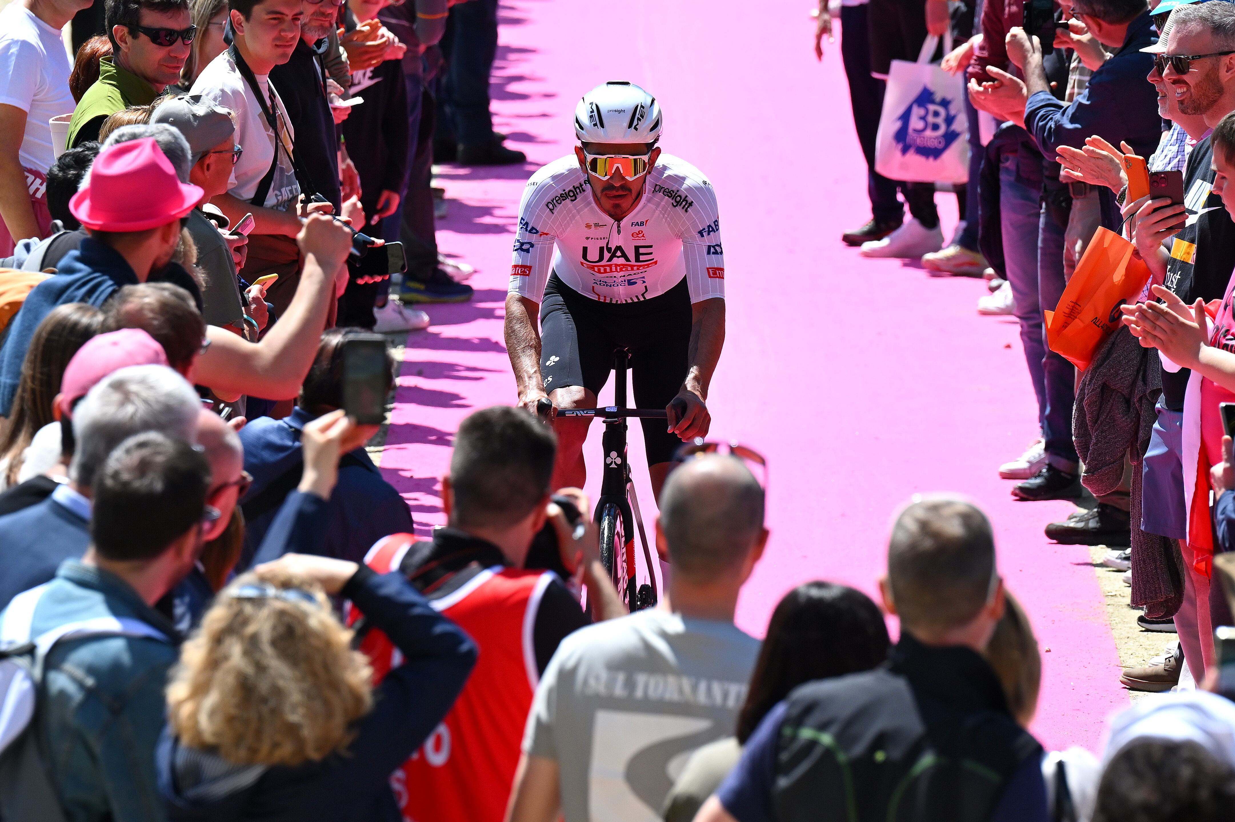 Juan Sebastián Molano, pedalista del UAE Team en el Giro de Italia 2024. (Photo by Tim de Waele/Getty Images)