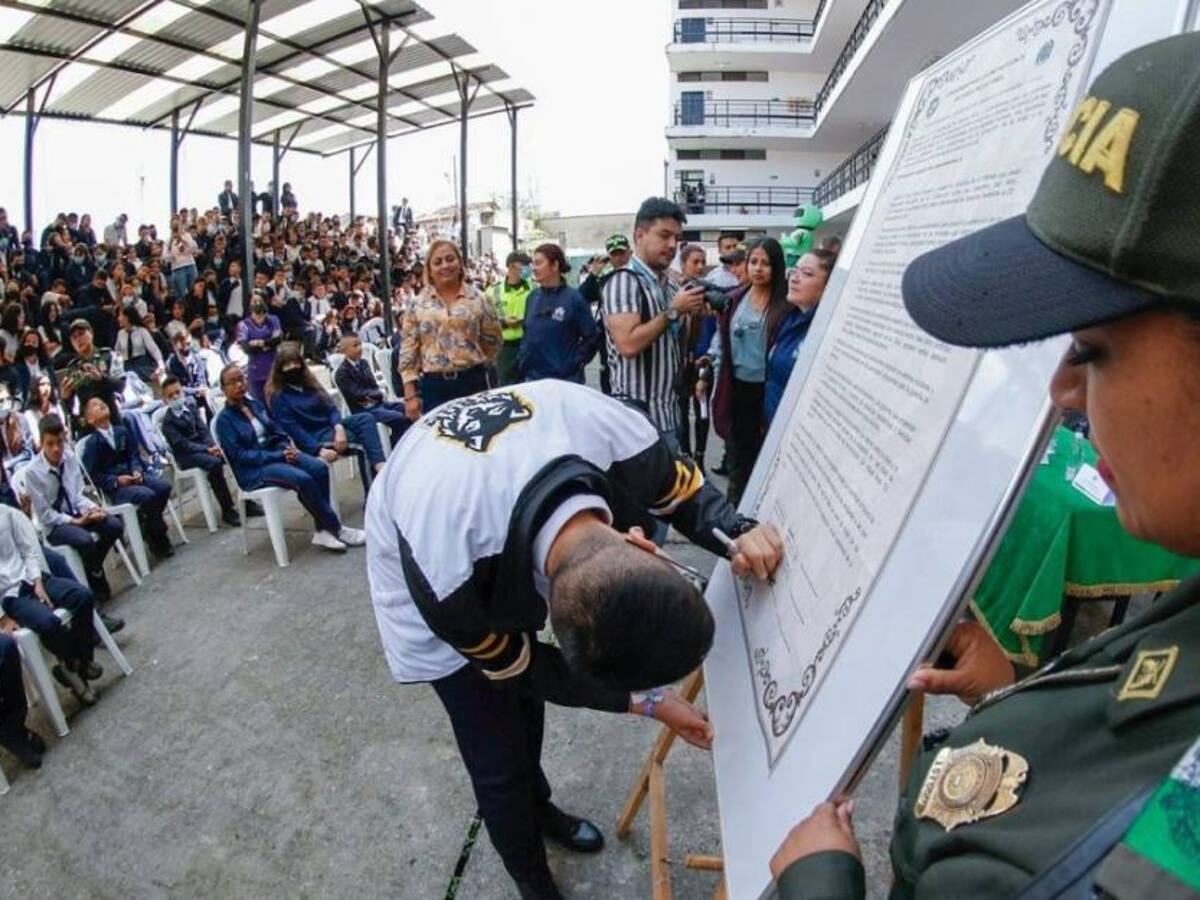 Firmaron Pacto de Convivencia en un colegio de Manizales para decirle no al bullying