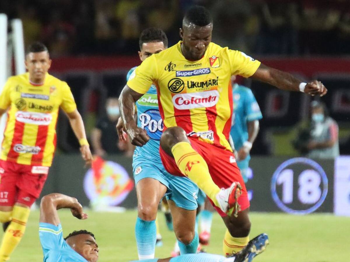 Video: Increíble salvada de Mina no le permite a Pereira ganar