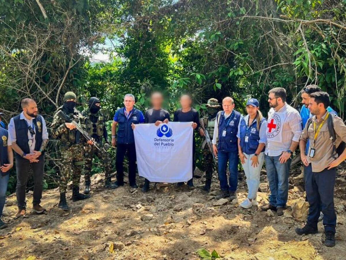 Misión humanitaria recibe en el Magdalena a dos jóvenes que estaban en poder de las ACSN