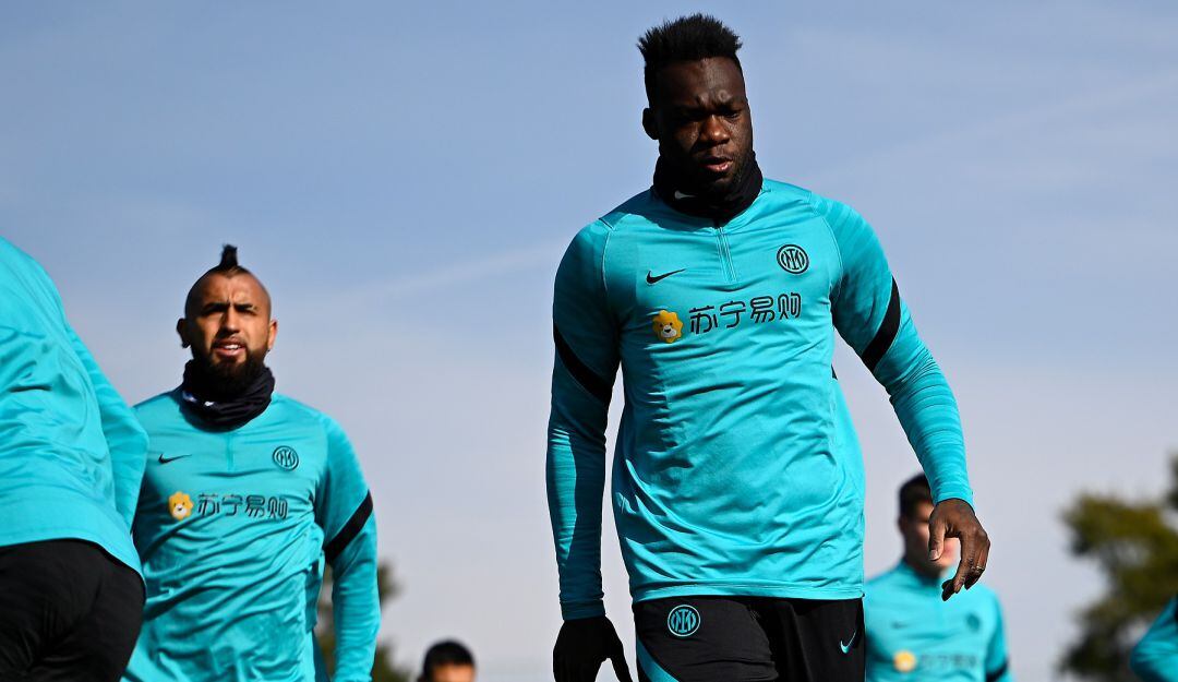 Arturo Vidal (Chile) y Felipe Caicedo (Ecuador)
