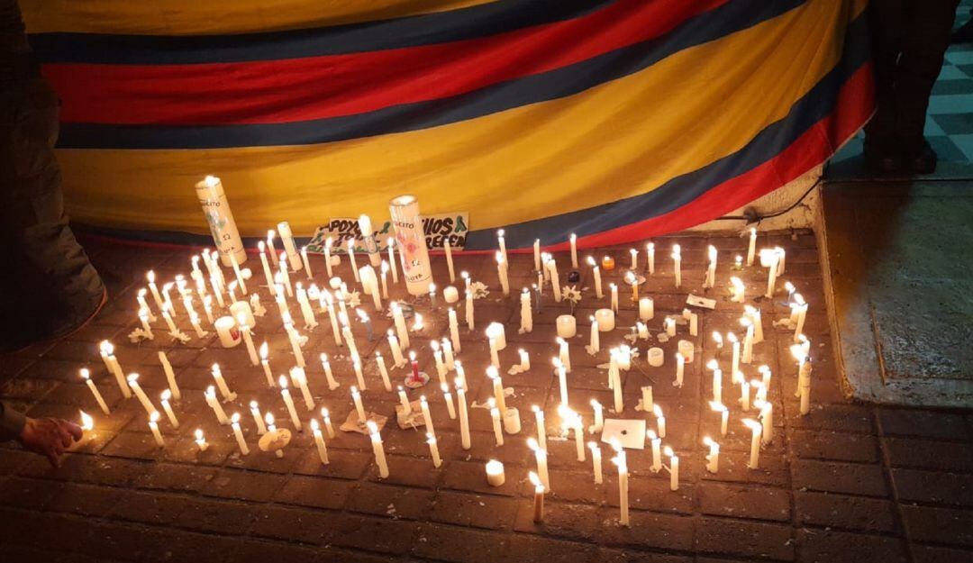 Velatón para rechazar actos de violencia contra la Policía Nacional