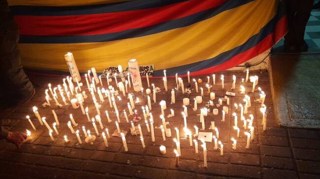 Velatón para rechazar actos de violencia contra la Policía Nacional