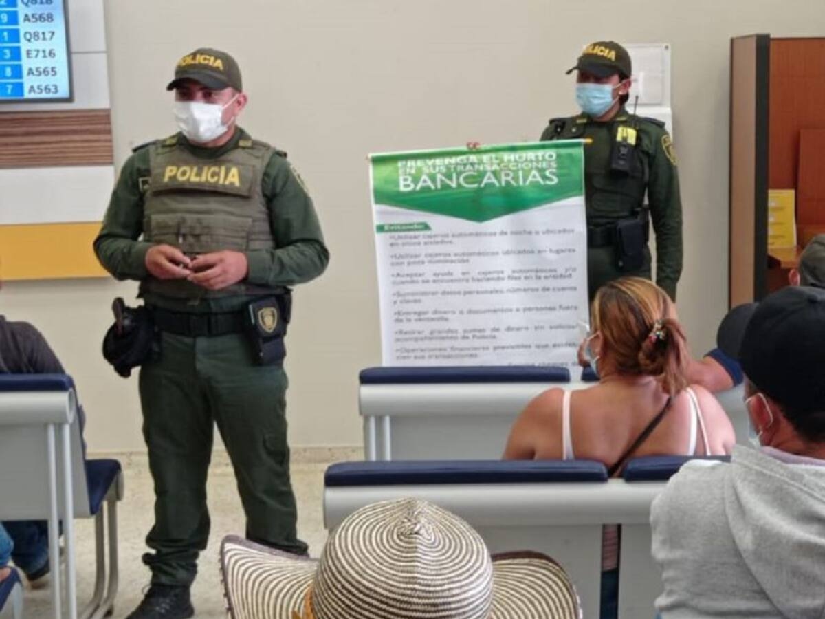 Policía capacitó a usuarios de bancos para prevenir hurtos en Magangué