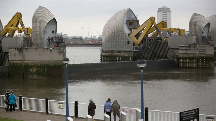 Imagen deLas compuertas pueden bloquear mareas u oleajes extremadamente altos.. Foto: Associated Press - AP