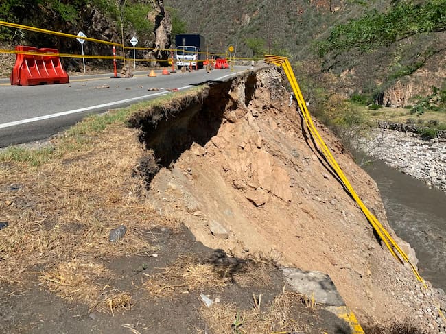 HOY llegará maquinaria amarilla para iniciar trabajos en la vía Bucaramanga - Bogotá. Foto: Caracol Radio.