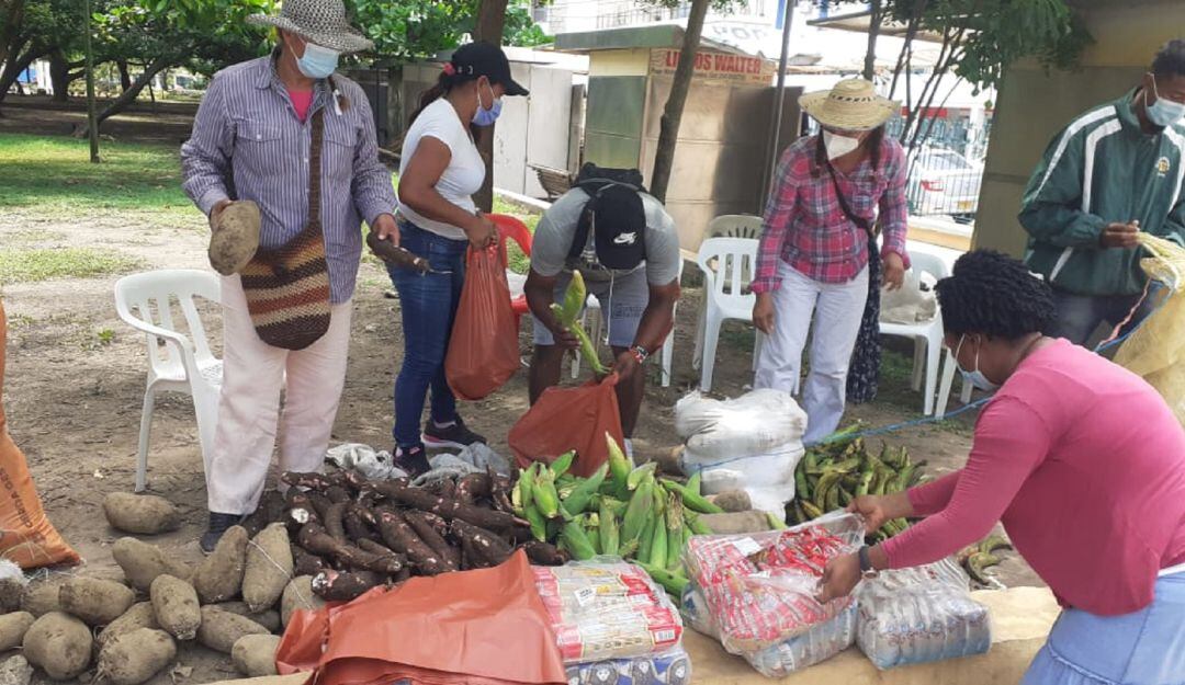 Los agricultores se sumaron con varios productos que cultivan en sus fincas