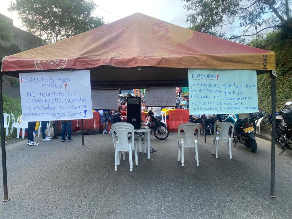 Más de 24 horas completa el bloqueo en la vía hacia Buenaventura