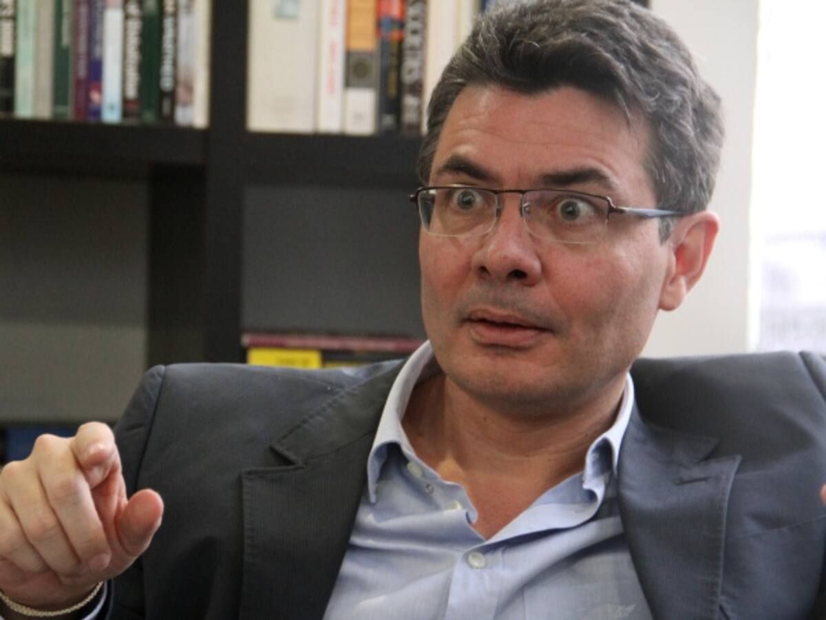 Impuestos al cigarrillo y bebidas azucaradas dejarán $1,5 billones para la salud: A. Gaviria