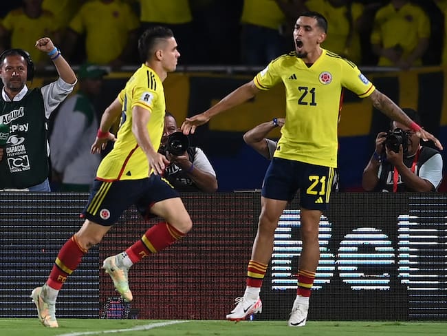 Rafael Santos Borre y Daniel Muñoz con la Selección Colombia (Photo by JUAN BARRETO/AFP via Getty Images)