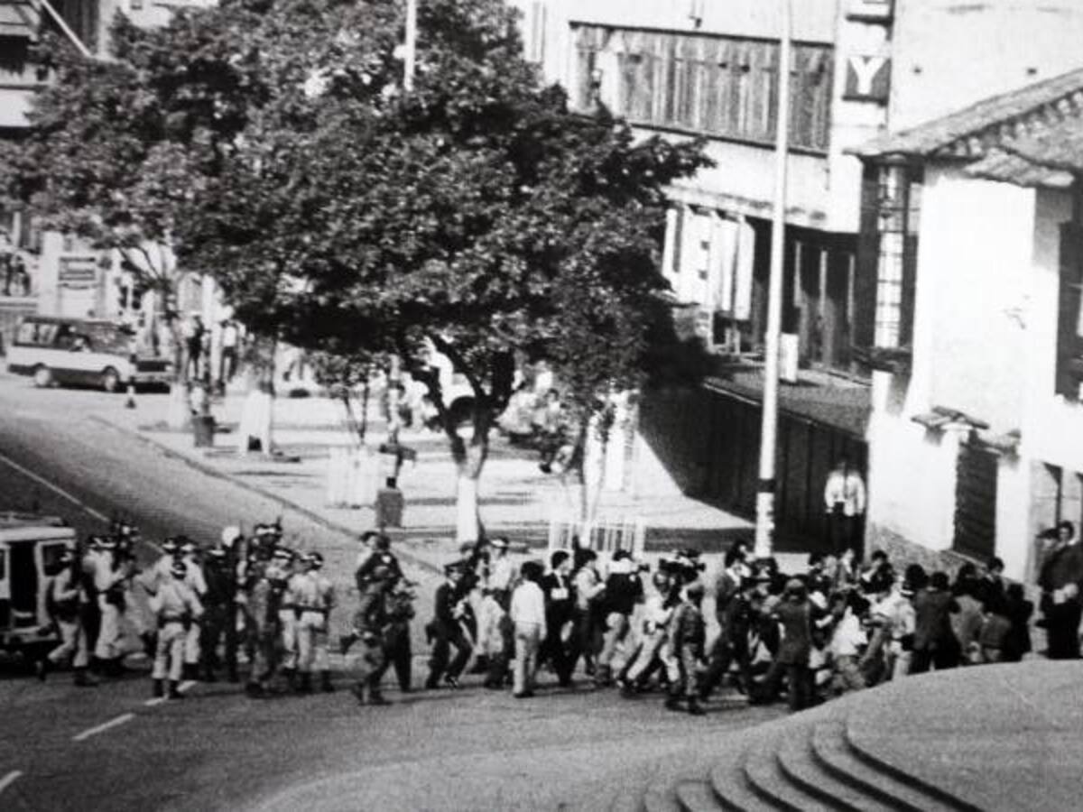 Me siento apenado y adolorido con el mundo y con mi patria: Jaime Paredes