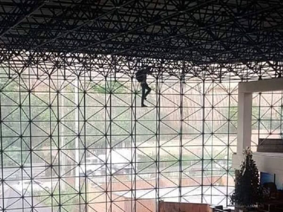 Hombre amenazó con suicidarse en Tránsito