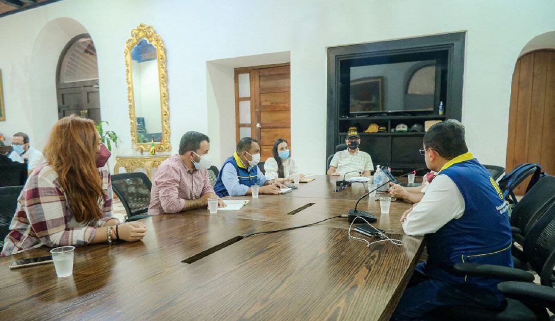 Comprende la construcción de dos espolones, el 7 y el 8, frente al barrio El Cabrero, cada uno con una longitud de 170 metros