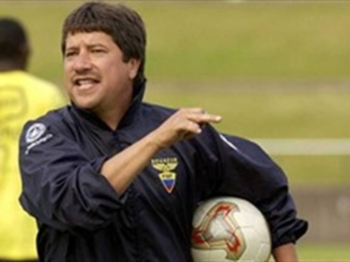 Ecuador vuelve a buscar a Hernán Dario 'Bolillo' Gómez