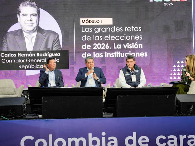Transparencia, control de recursos y participación ciudadana fueron los ejes del debate sobre los desafíos electorales. | Foto: Caracol Radio