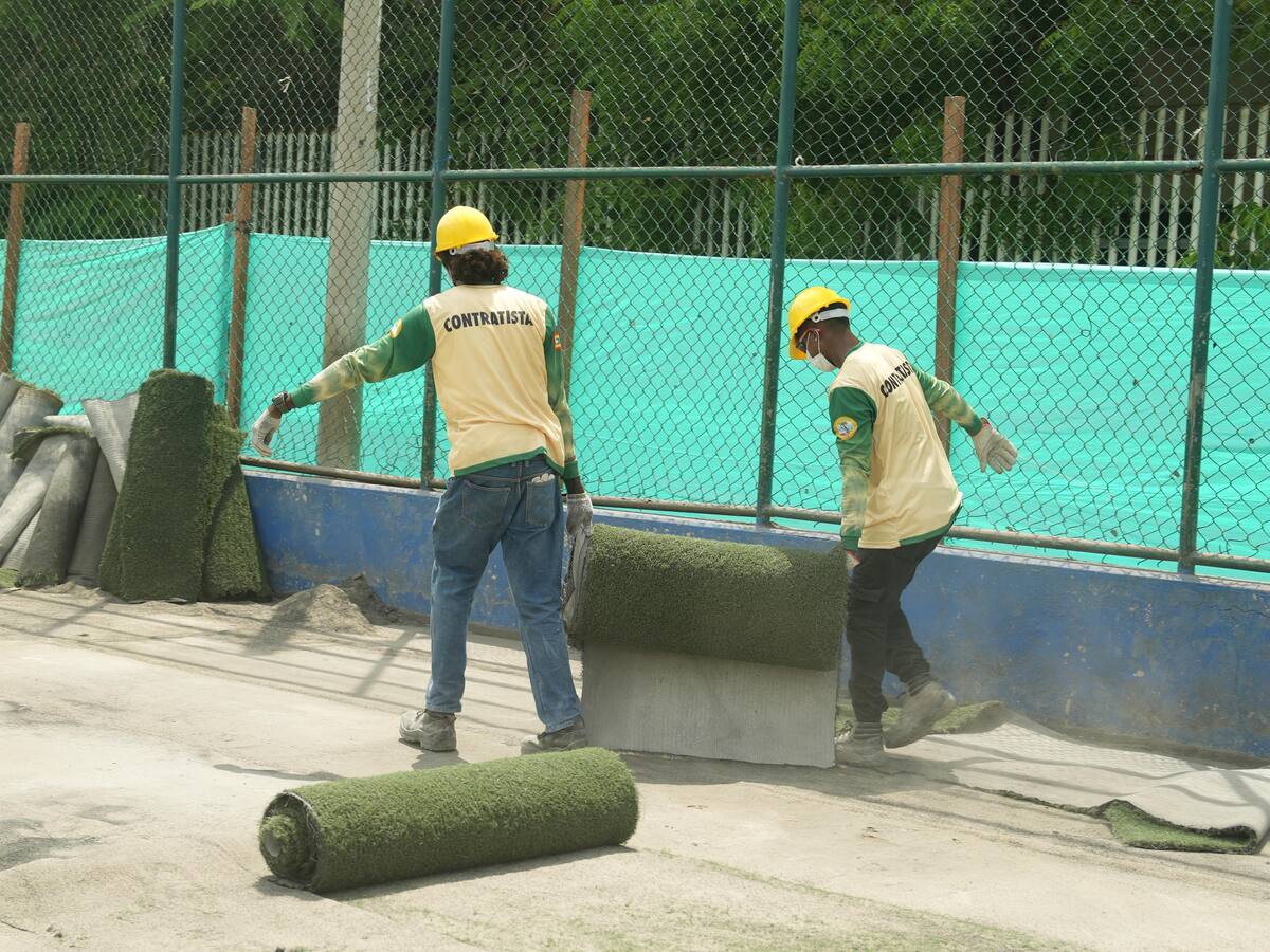 Iniciaron obras en cancha sintética del barrio Fredonia: alcalde Dumek Turbay estuvo en la comunidad