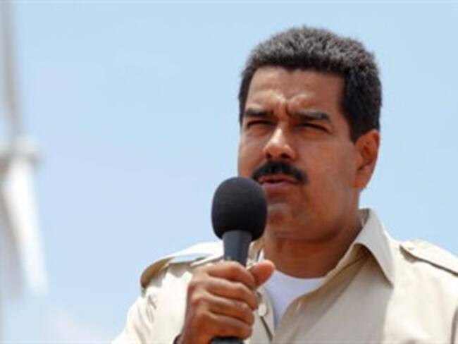 Nicolás Maduro amenaza con enviar tanques y tropas a frontera con Colombia