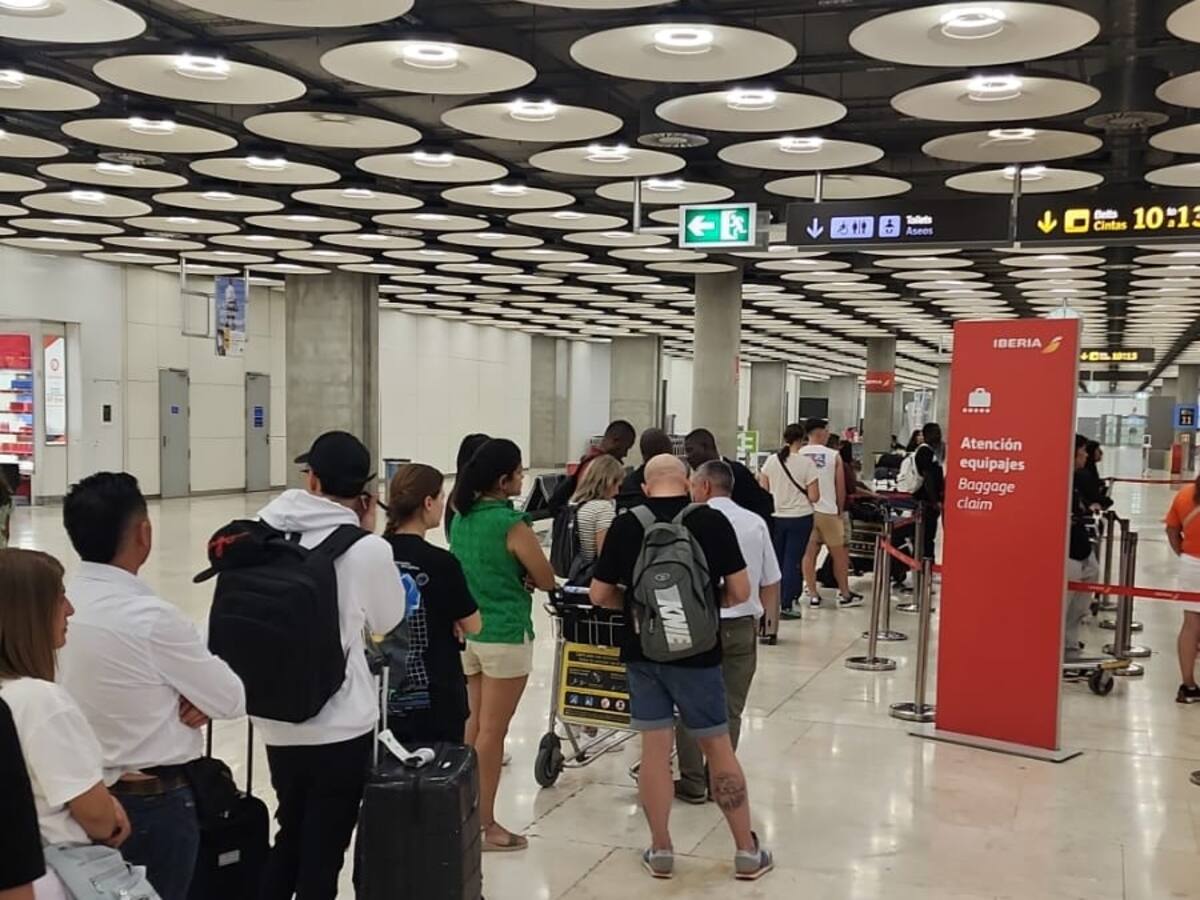 Horarios retrasados y maletas extraviadas sufrieron colombianos en un vuelo Bogotá-Madrid