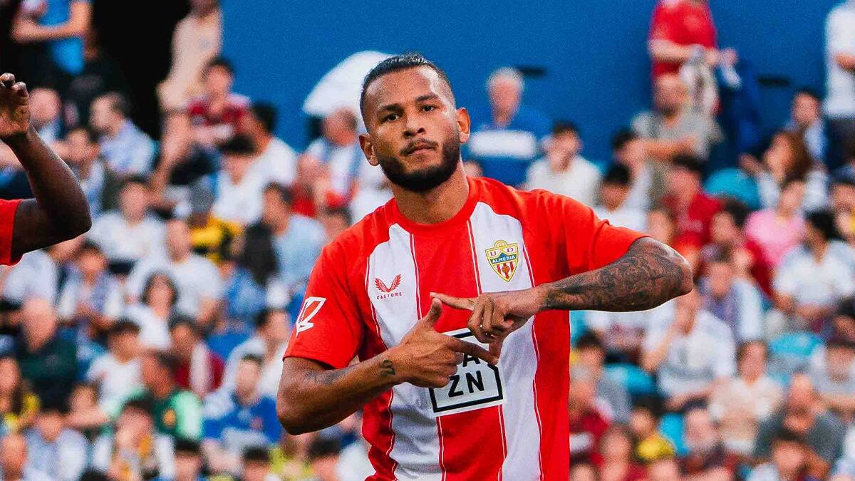 Luis Suárez marca doblete, le da la victoria al Almería y es goleador del fútbol español