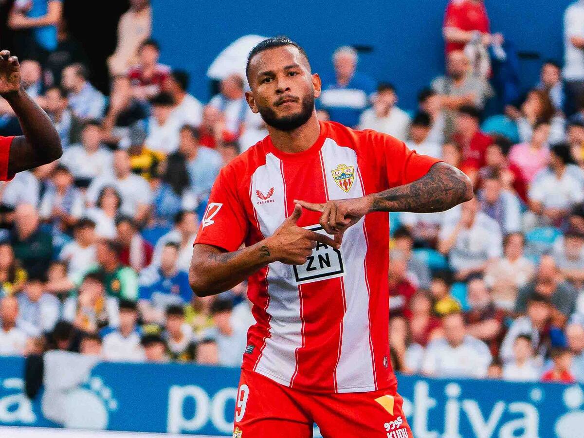 Luis Suárez marca doblete, le da la victoria al Almería y es goleador del fútbol español