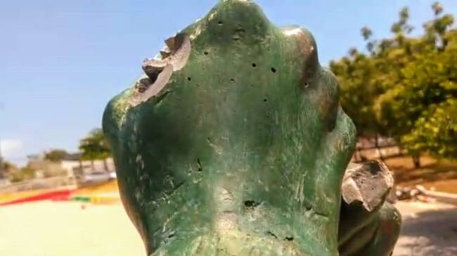 Los amigos de lo ajeno le dieron varios machetazos y martillazos a la estatua para poder lograr su cometido