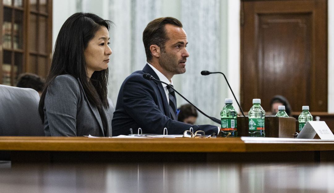 Jennifer Stout, vicepresidenta de política pública global de Snap Inc., y Michael Beckerman, vicepresidente y director de políticas públicas de TikTok