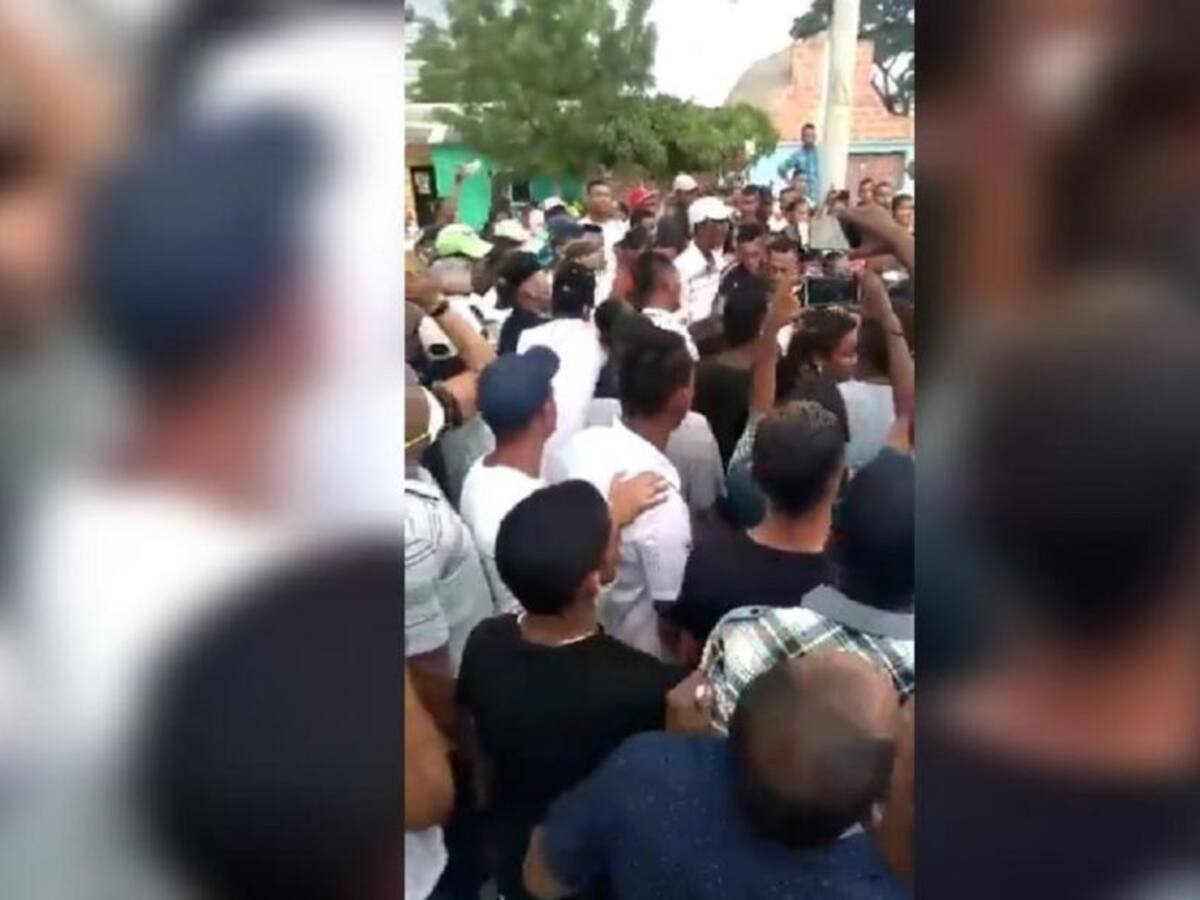 Multitudinario sepelio en Candelaria, Atlántico, en tiempos de pandemia