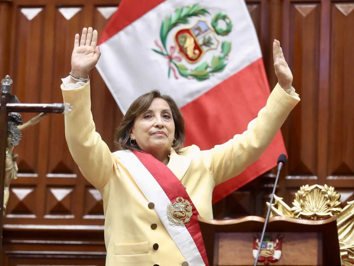 Presidenta de Perú llamará a Gustavo Petro