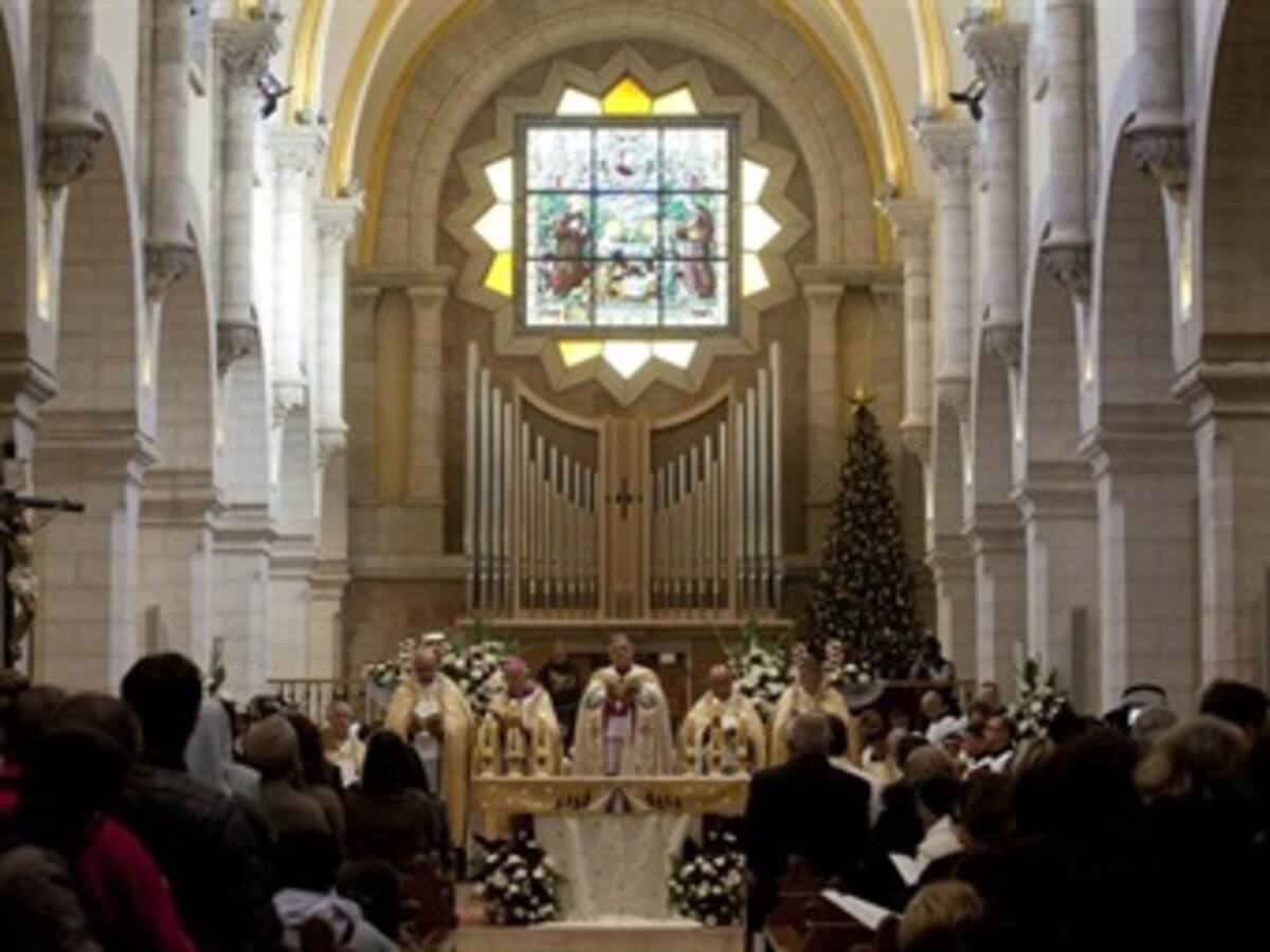 Miles de personas celebran la Navidad en el lugar donde nació Jesús