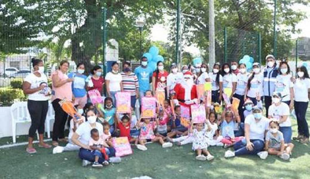 Esta iniciativa la emprendió Aguas de Cartagena para alegrales la Navidad a muchos infantes de la Heroica