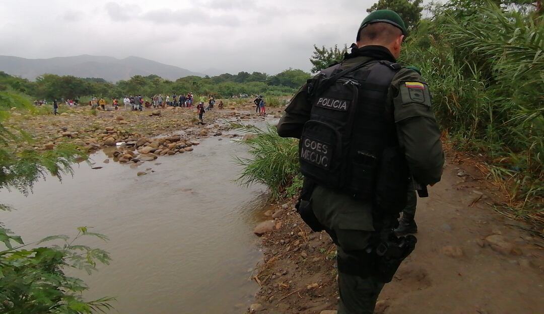 Migrantes venezolanos entrando a Colombia