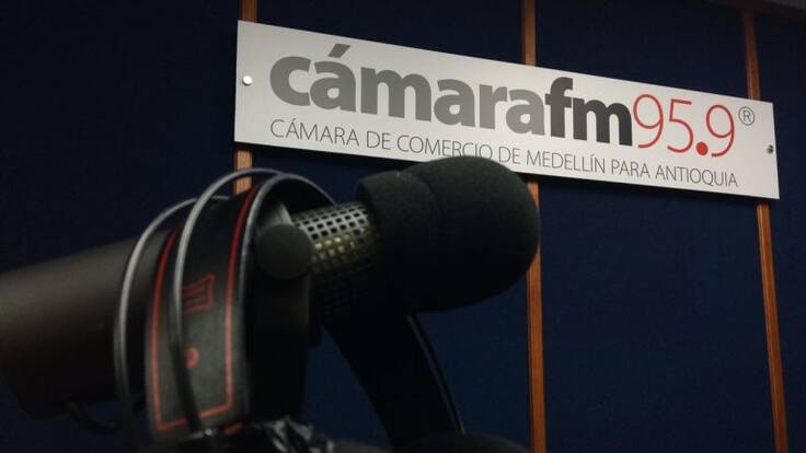 Cámara FM: La emisora alternativa de Medellín, cumple 40 años al aire