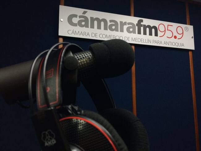 Cámara FM: La emisora alternativa de Medellín, cumple 40 años al aire