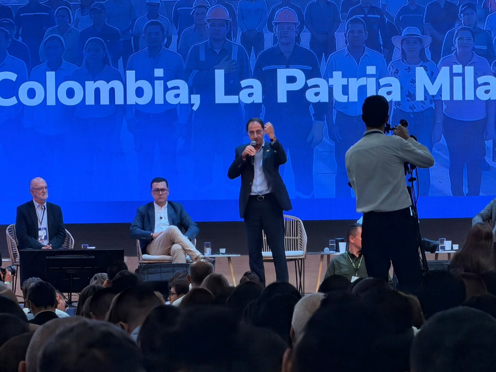 El vicepresidente de la República, José Manuel Restrepo, aseguró que en noviembre se contratarán $2,7 billones adicionales.